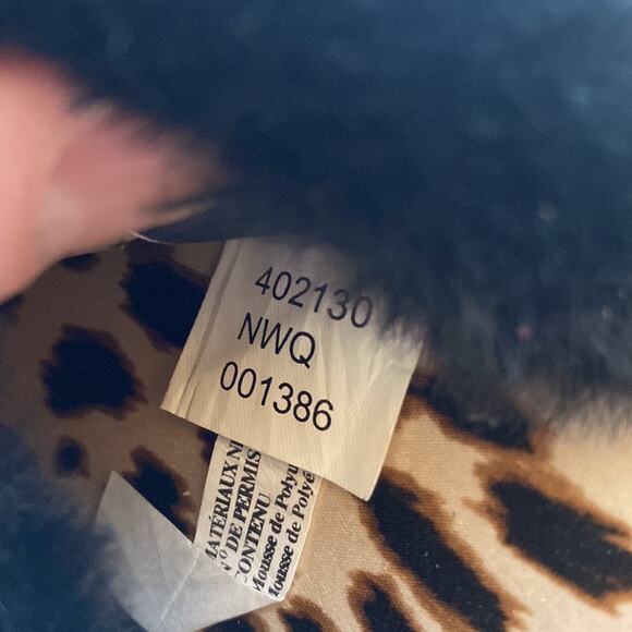 Victoria's Secret Leopard Fuzzy Slippers Size Medium - Picture 9 of 11